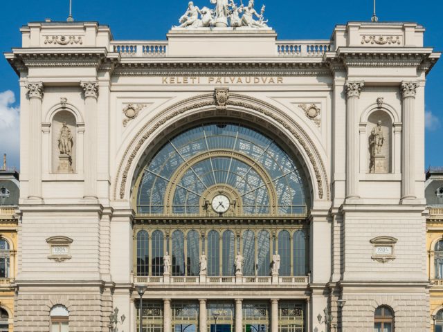 Parkolj kényelmesen a Keleti Pályaudvarnál – Keleti Parking mélygarázs